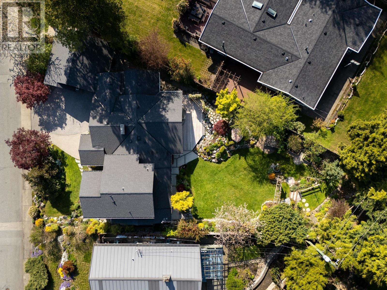 












986 TUDOR AVENUE

,
North Vancouver,




British Columbia
V7R1X7

