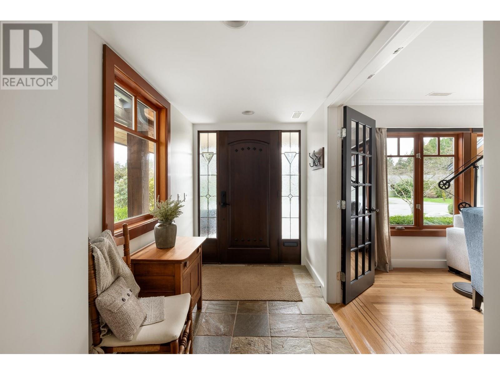 












986 TUDOR AVENUE

,
North Vancouver,




British Columbia
V7R1X7

