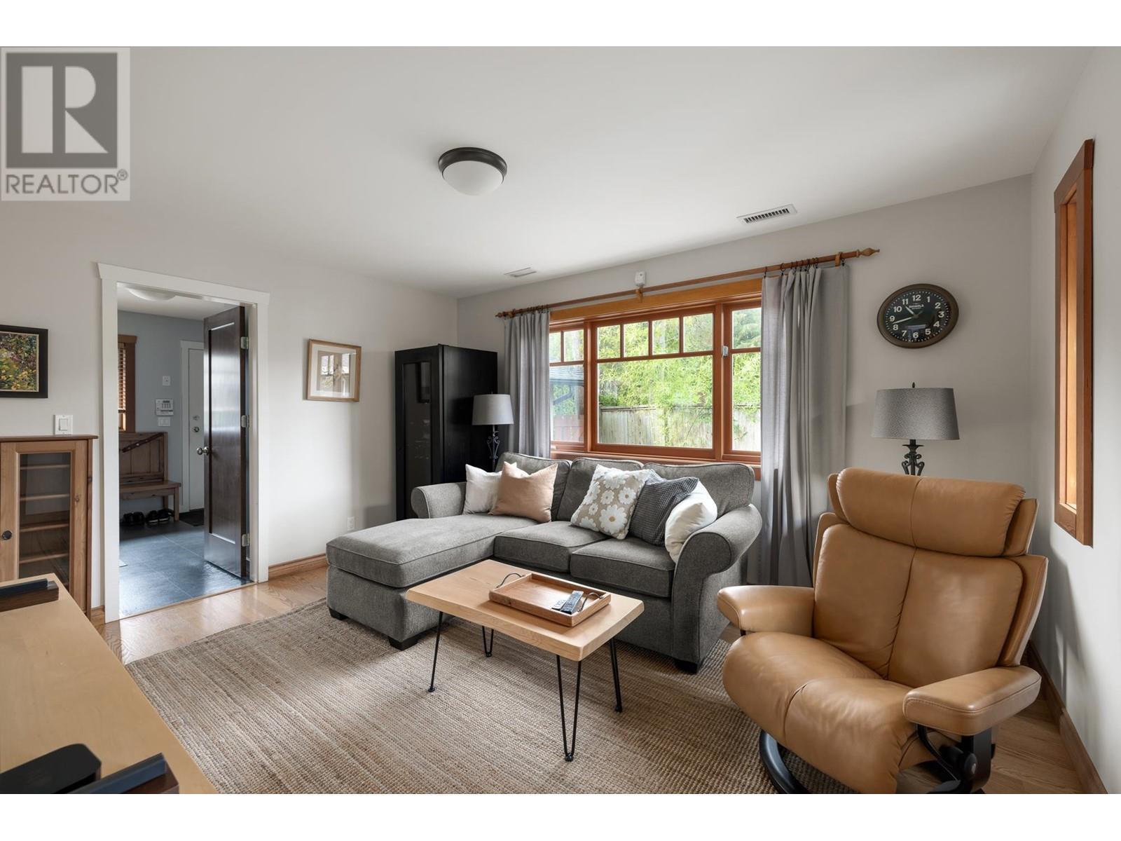 












986 TUDOR AVENUE

,
North Vancouver,




British Columbia
V7R1X7

