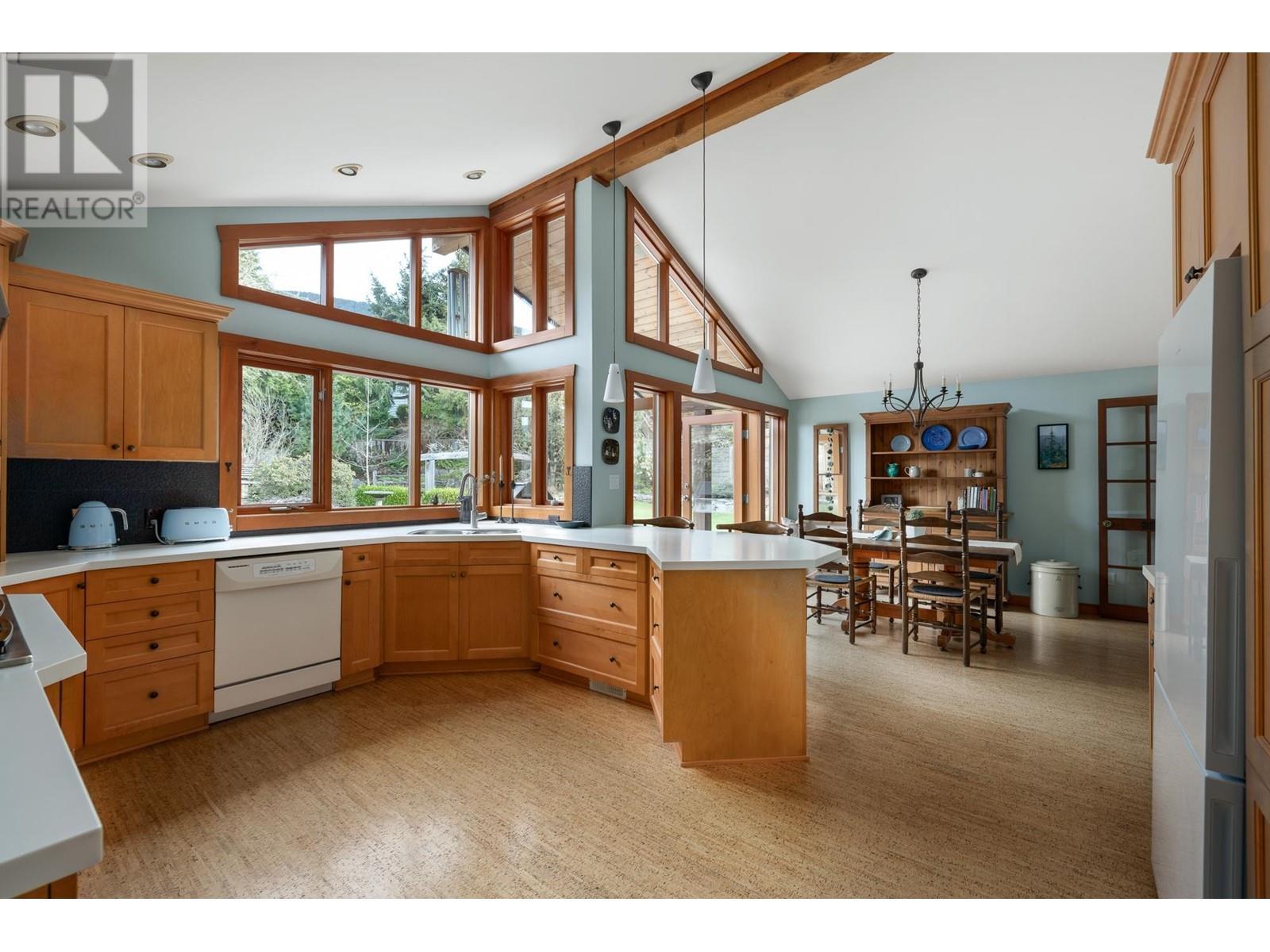 












986 TUDOR AVENUE

,
North Vancouver,




British Columbia
V7R1X7


