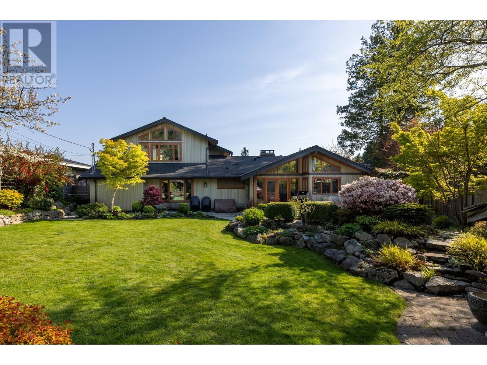 












986 TUDOR AVENUE

,
North Vancouver,




British Columbia
V7R1X7

