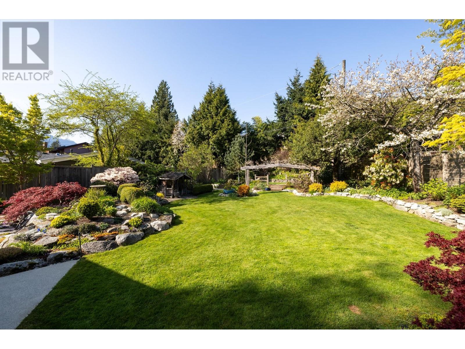 












986 TUDOR AVENUE

,
North Vancouver,




British Columbia
V7R1X7

