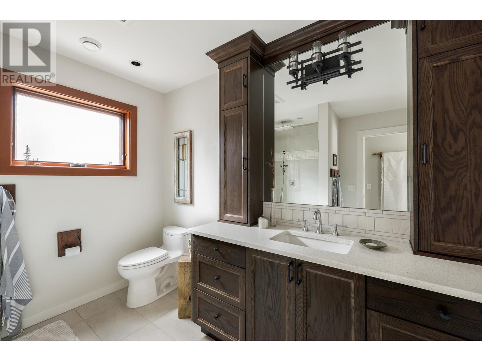 












986 TUDOR AVENUE

,
North Vancouver,




British Columbia
V7R1X7

