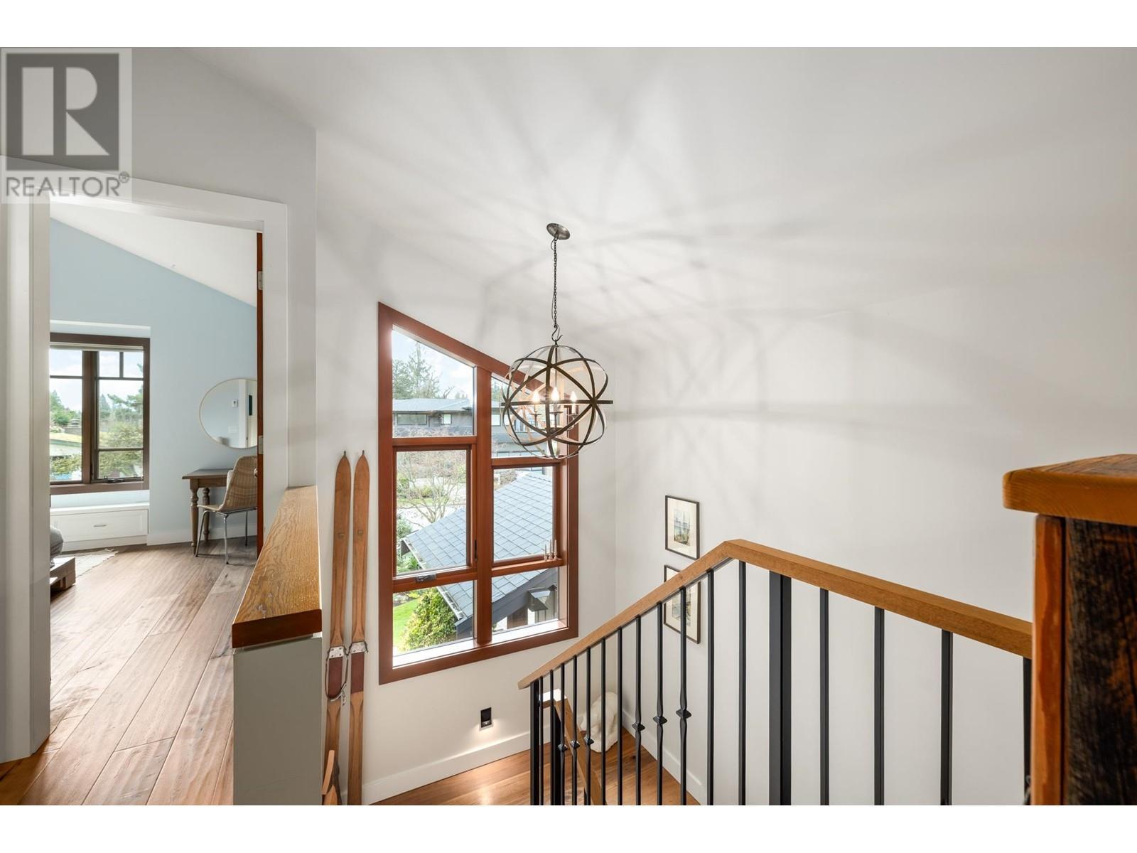 












986 TUDOR AVENUE

,
North Vancouver,




British Columbia
V7R1X7

