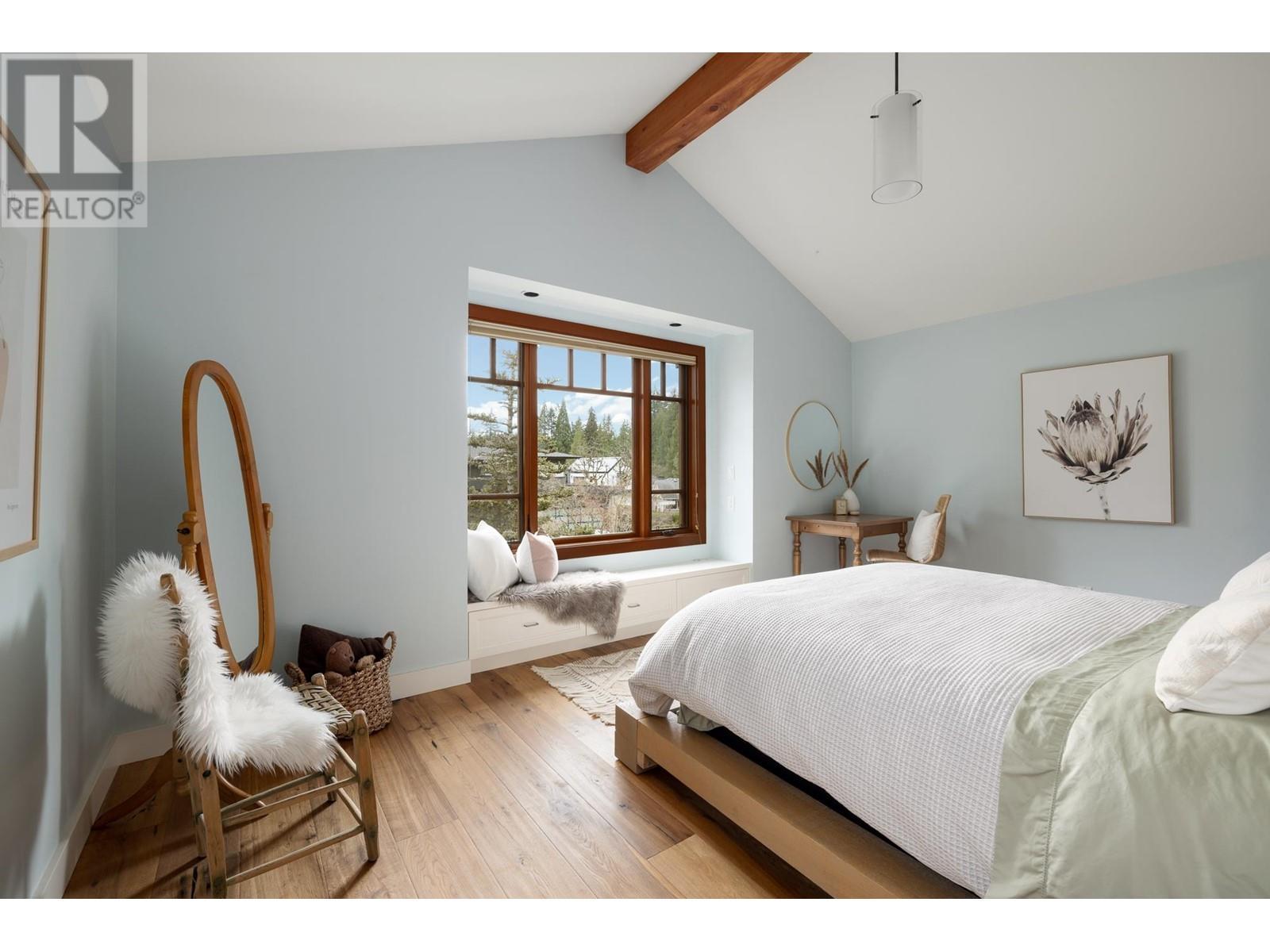 












986 TUDOR AVENUE

,
North Vancouver,




British Columbia
V7R1X7

