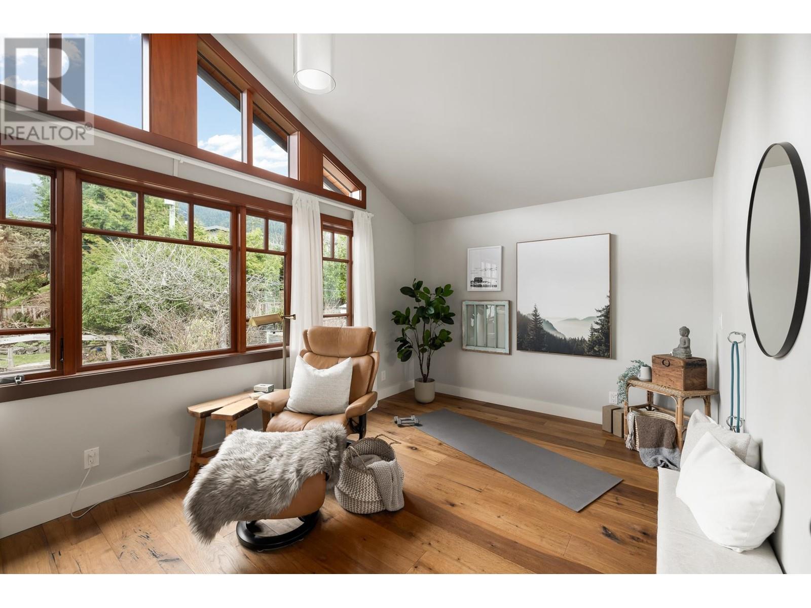 












986 TUDOR AVENUE

,
North Vancouver,




British Columbia
V7R1X7

