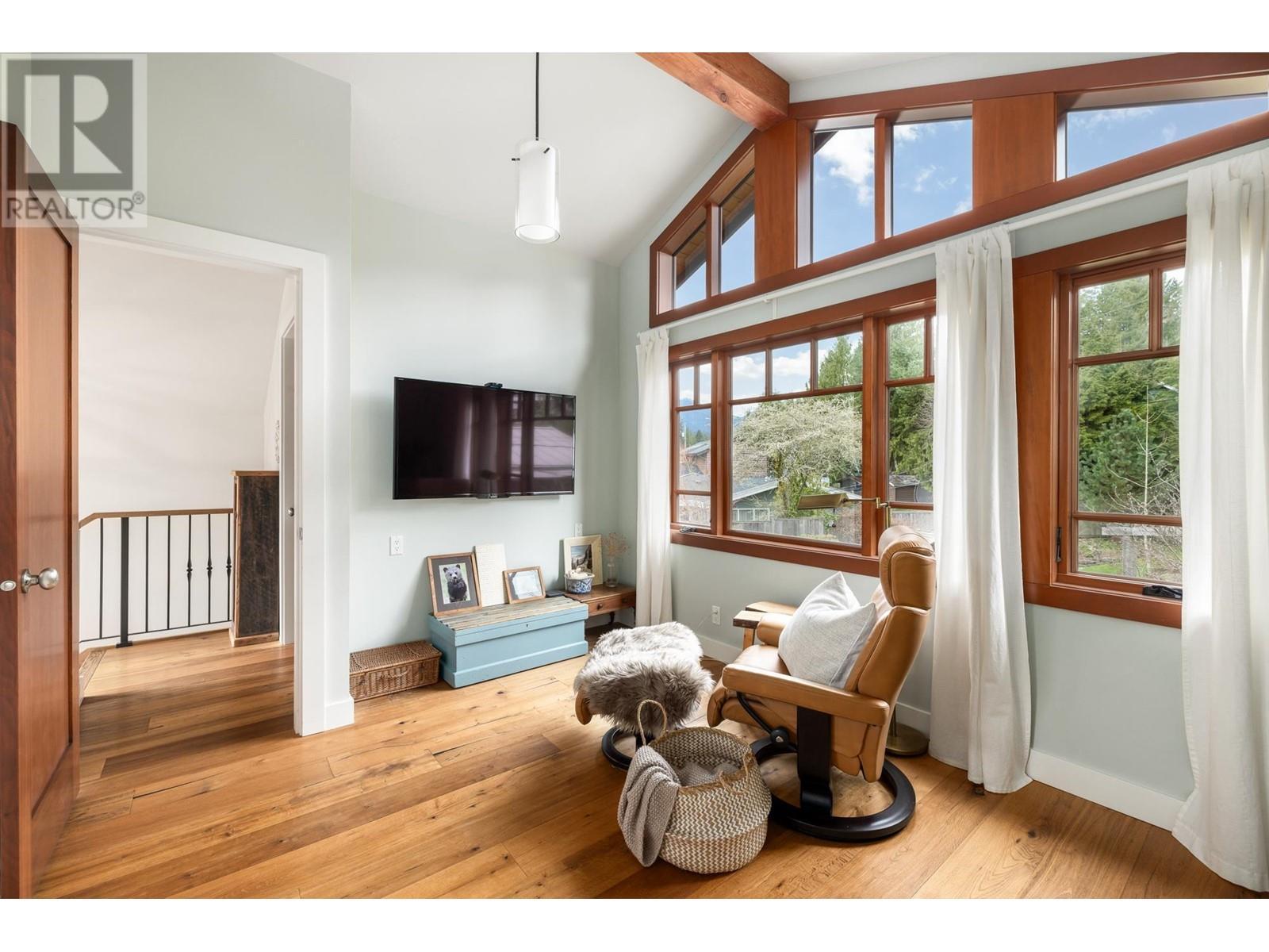 












986 TUDOR AVENUE

,
North Vancouver,




British Columbia
V7R1X7

