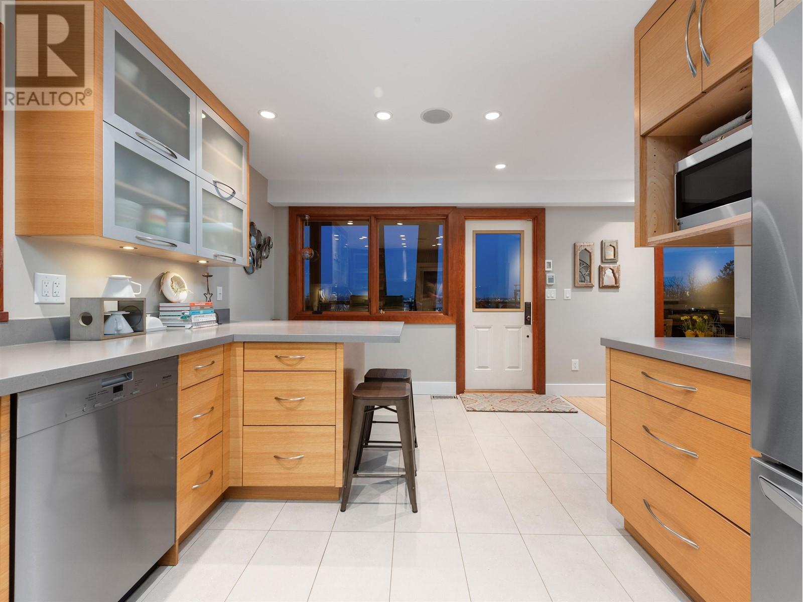 












1144 W KEITH ROAD

,
North Vancouver,




British Columbia
V7P1Y7

