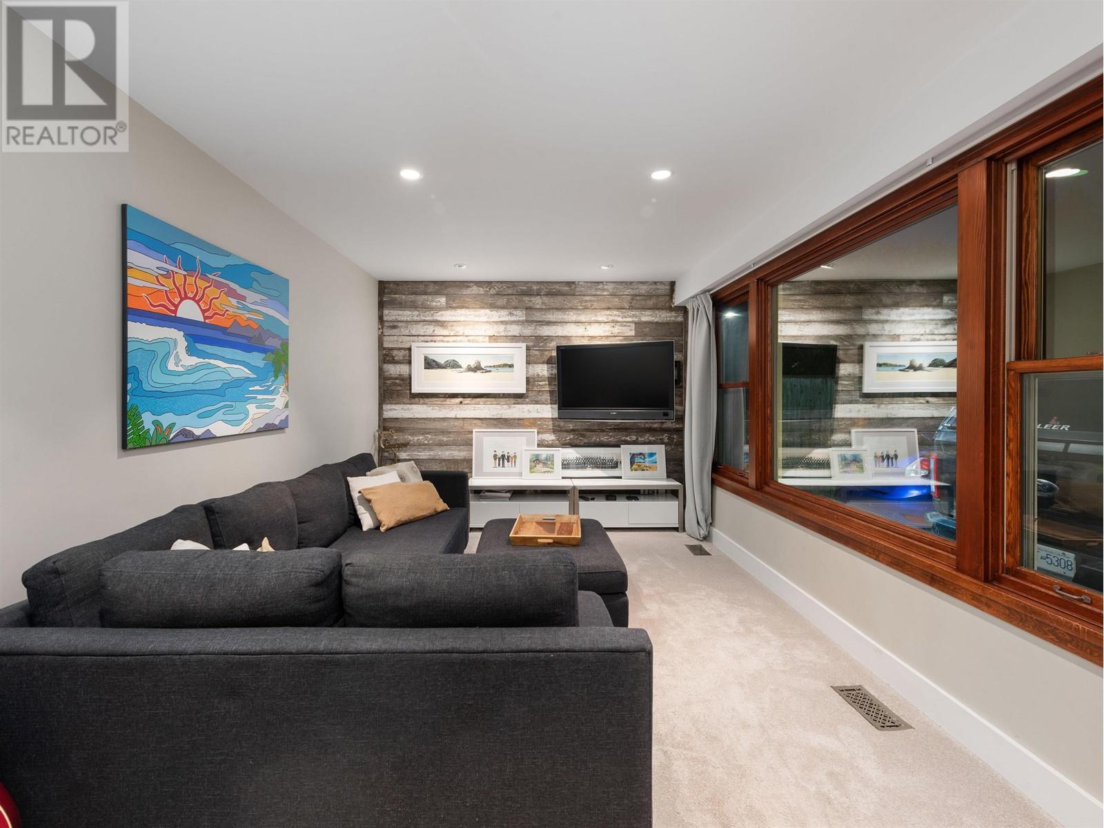 












1144 W KEITH ROAD

,
North Vancouver,




British Columbia
V7P1Y7

