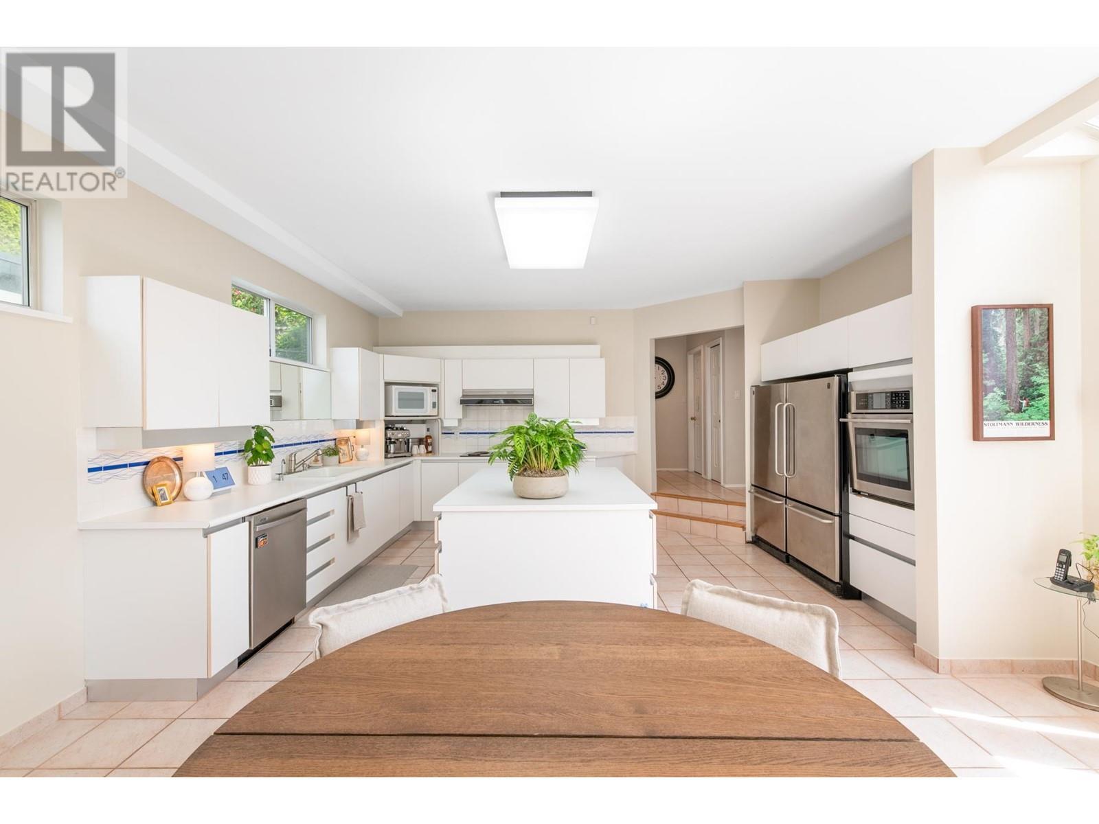 












4210 STARLIGHT WAY

,
North Vancouver,




British Columbia
V7N4L5

