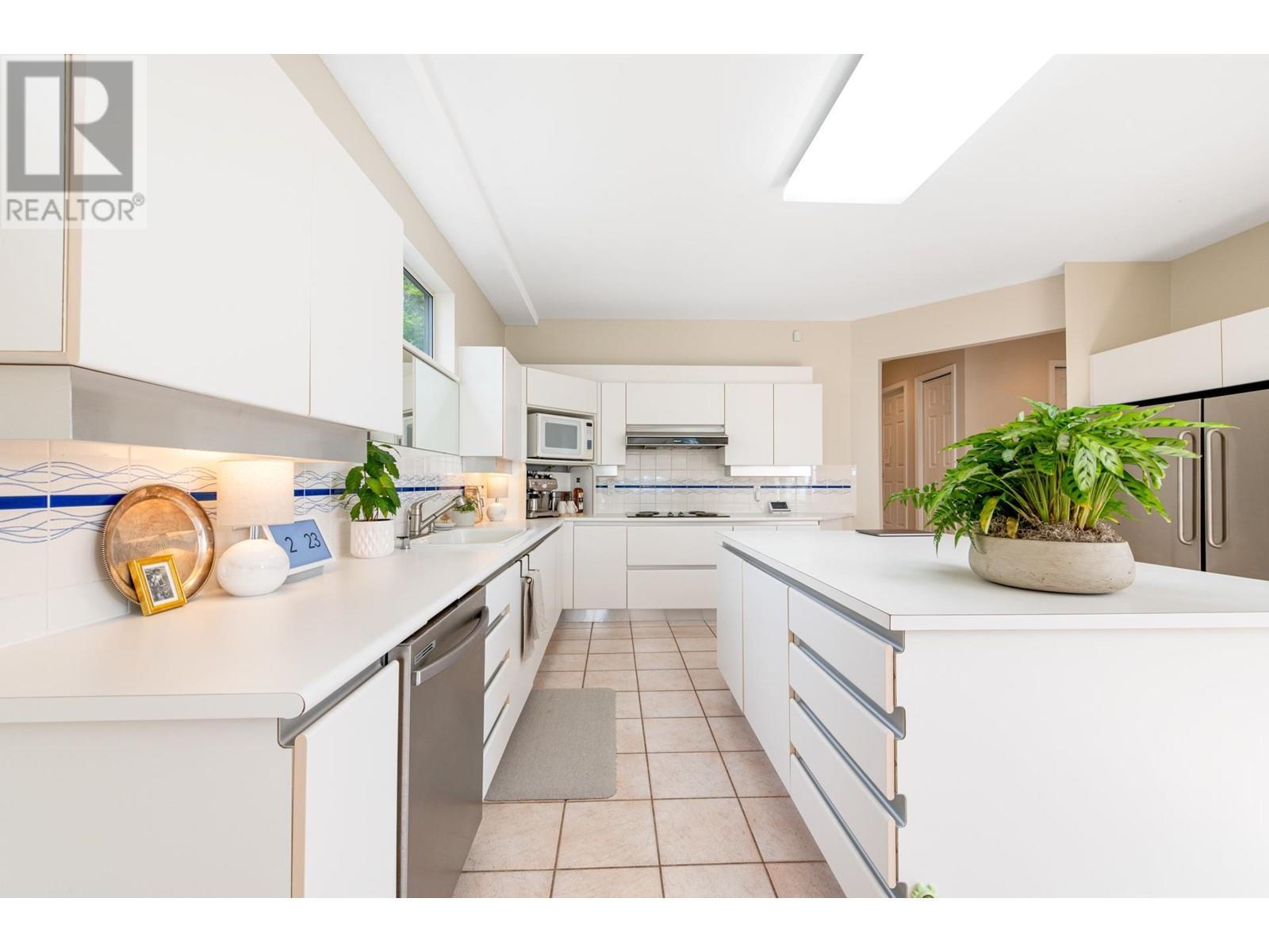 












4210 STARLIGHT WAY

,
North Vancouver,




British Columbia
V7N4L5

