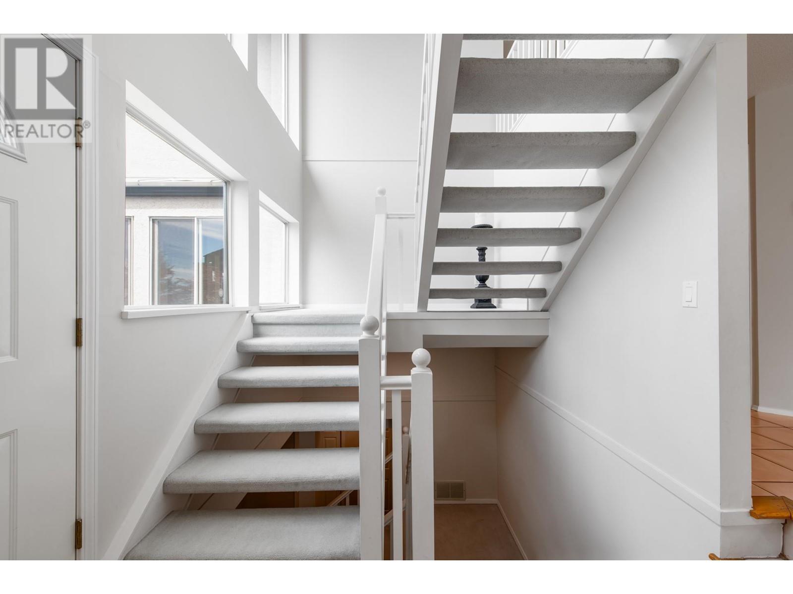 












4210 STARLIGHT WAY

,
North Vancouver,




British Columbia
V7N4L5

