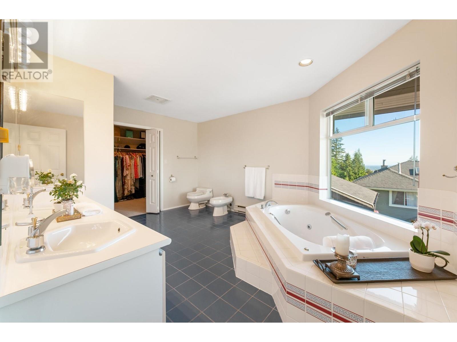 












4210 STARLIGHT WAY

,
North Vancouver,




British Columbia
V7N4L5

