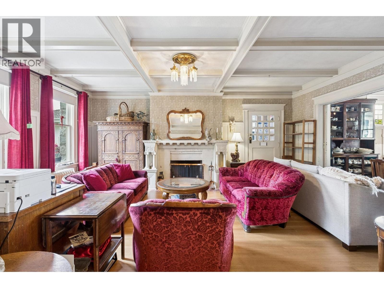 












1617 W GRAND BOULEVARD

,
North Vancouver,




British Columbia
V7L3Y2

