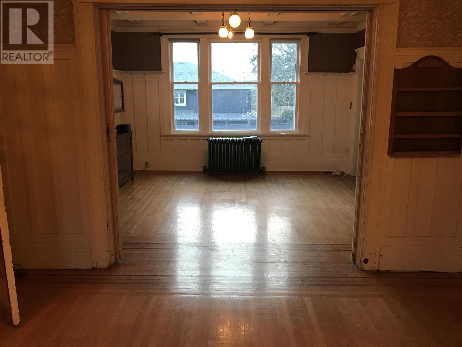 












1617 W GRAND BOULEVARD

,
North Vancouver,




British Columbia
V7L3Y2

