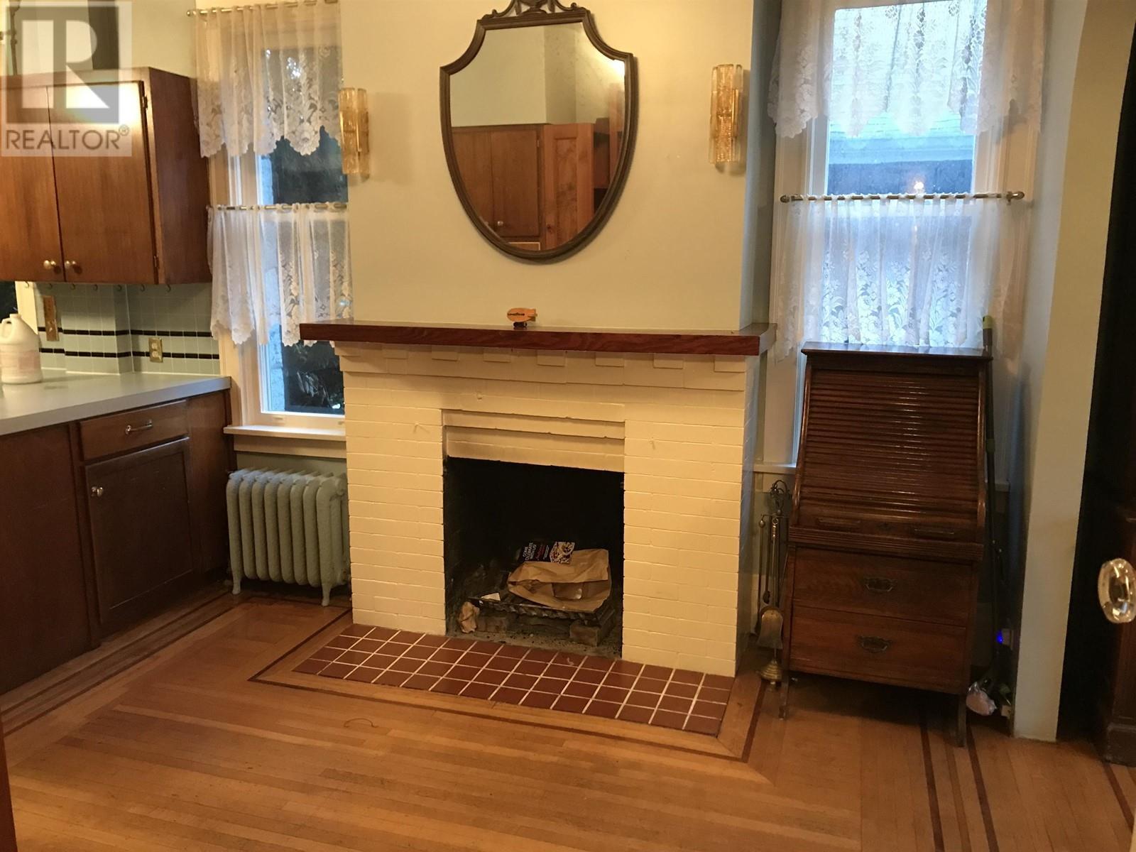 












1617 W GRAND BOULEVARD

,
North Vancouver,




British Columbia
V7L3Y2

