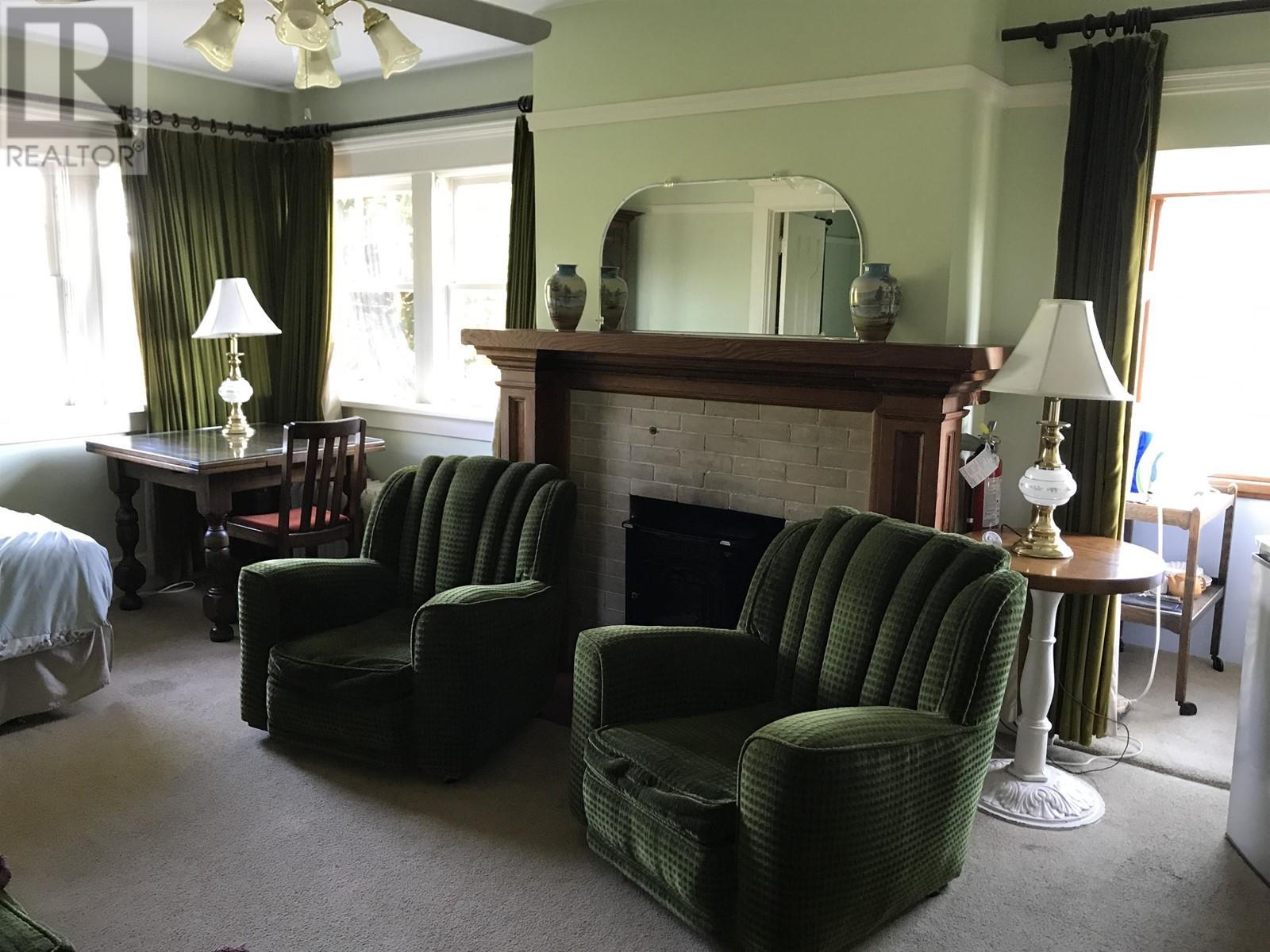 












1617 W GRAND BOULEVARD

,
North Vancouver,




British Columbia
V7L3Y2

