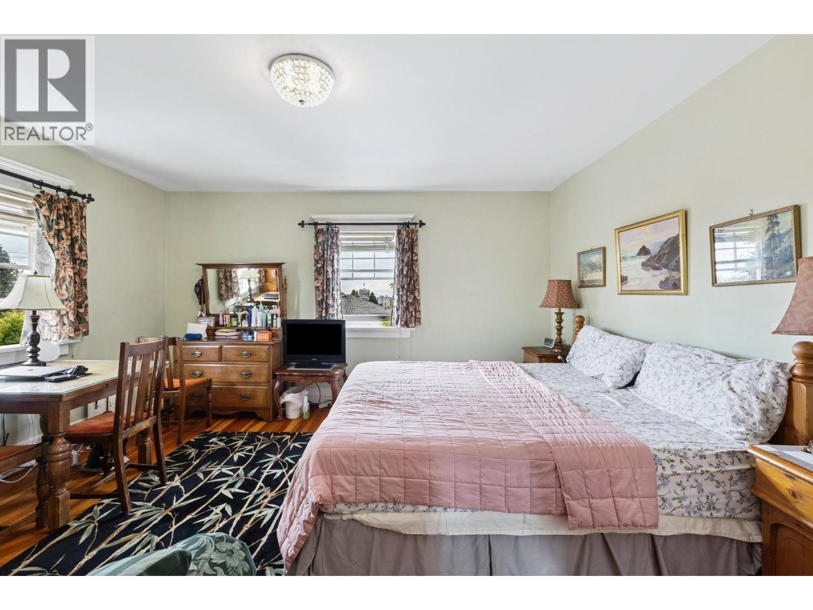 












1617 W GRAND BOULEVARD

,
North Vancouver,




British Columbia
V7L3Y2

