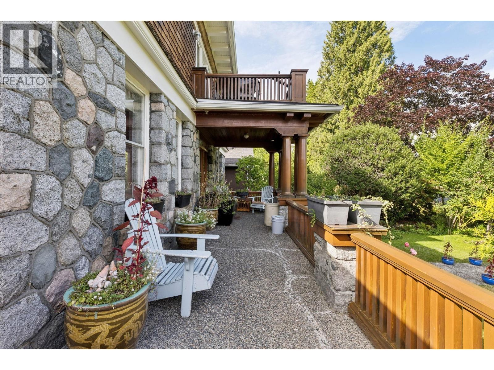 












1617 W GRAND BOULEVARD

,
North Vancouver,




British Columbia
V7L3Y2

