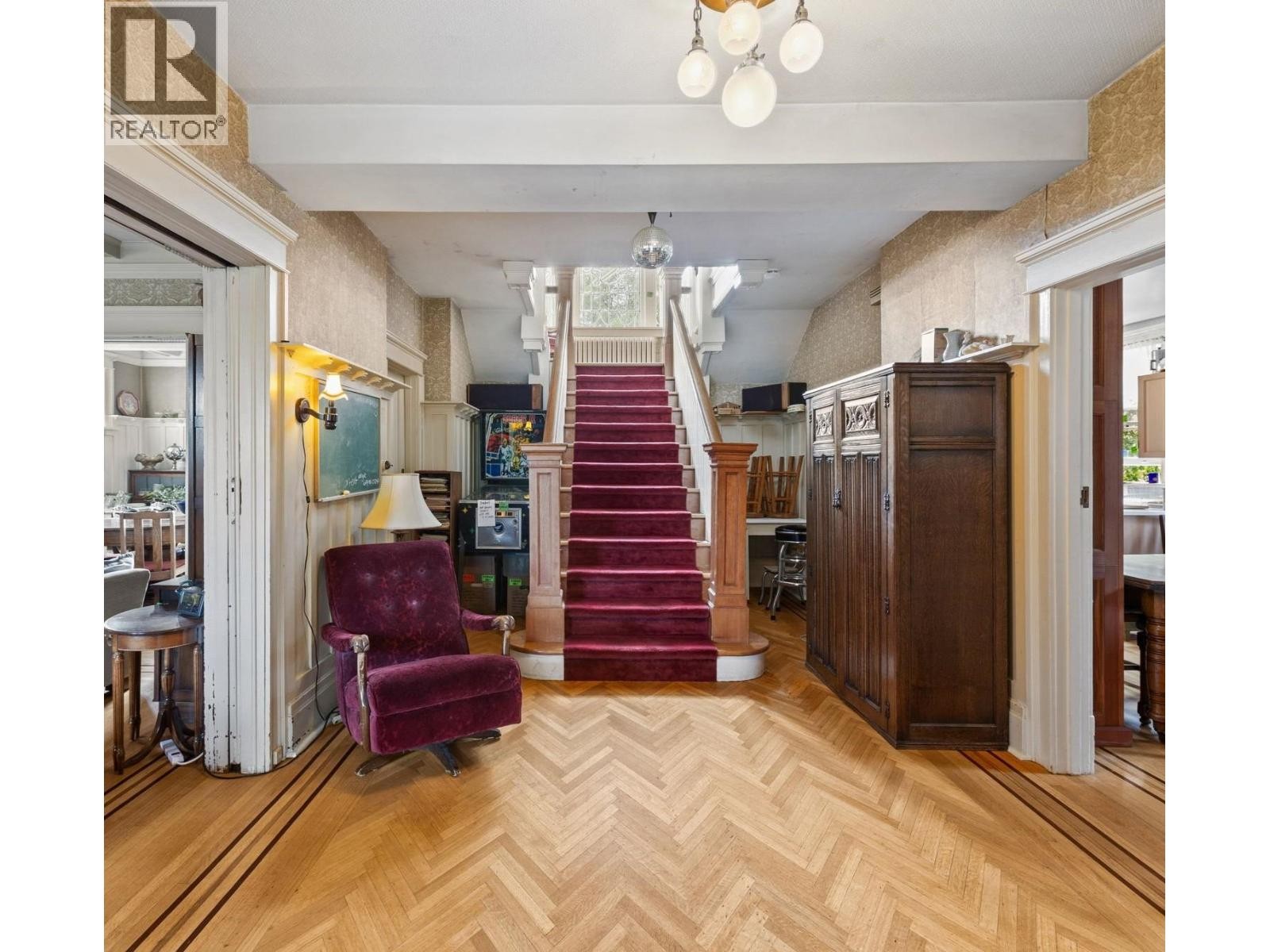 












1617 W GRAND BOULEVARD

,
North Vancouver,




British Columbia
V7L3Y2

