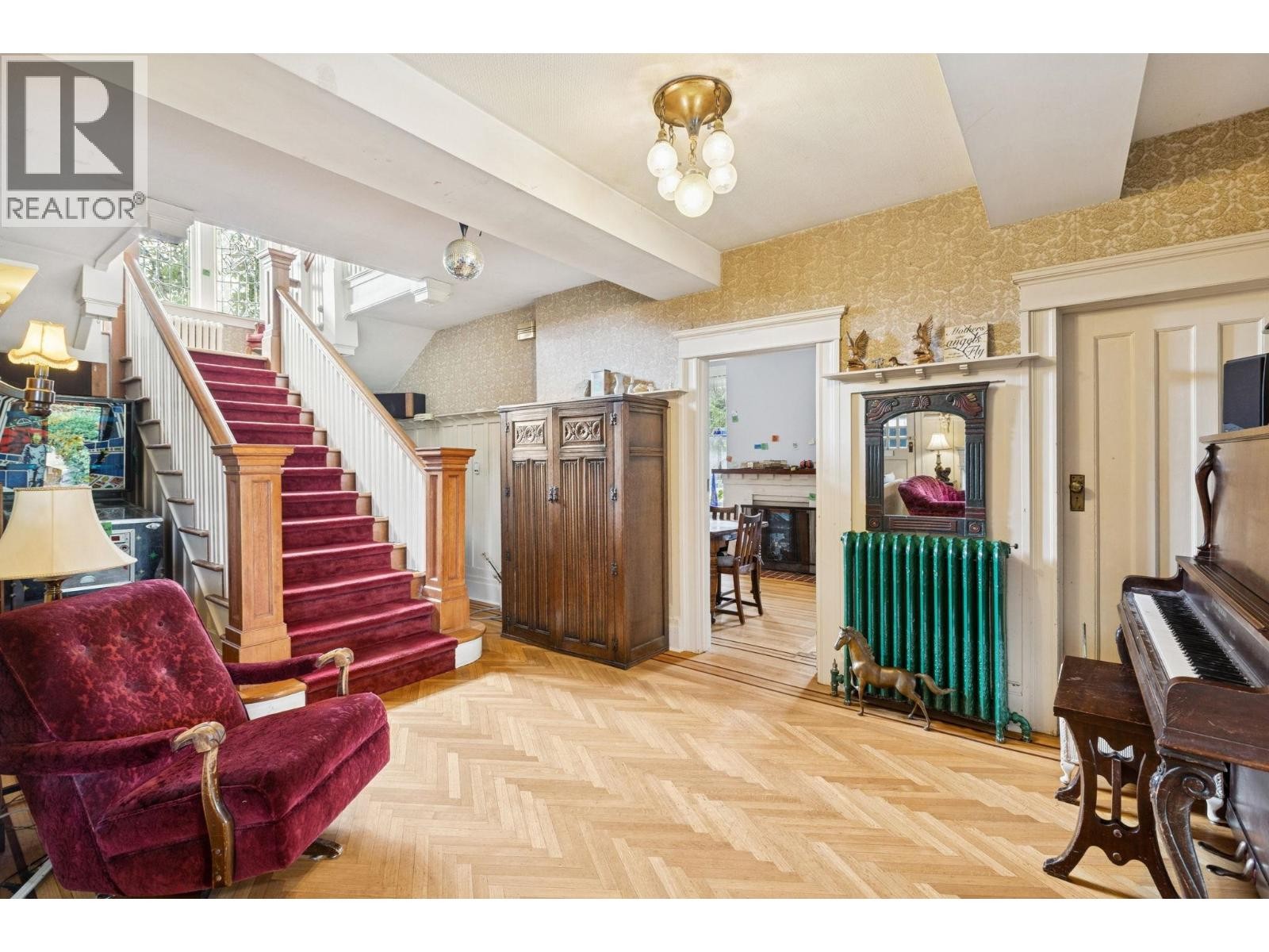 












1617 W GRAND BOULEVARD

,
North Vancouver,




British Columbia
V7L3Y2

