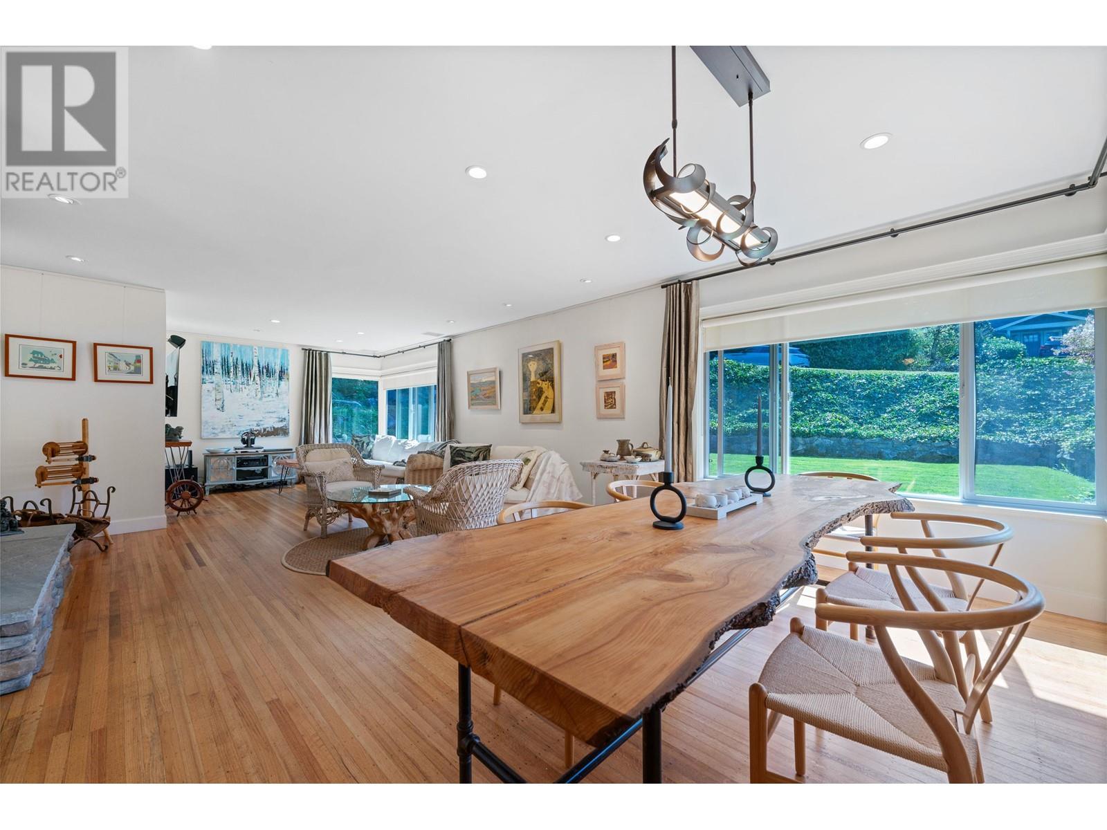 












5475 GREENLEAF ROAD

,
West Vancouver,




British Columbia
V7W1N5

