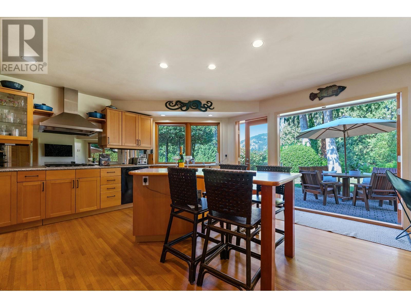 












5475 GREENLEAF ROAD

,
West Vancouver,




British Columbia
V7W1N5


