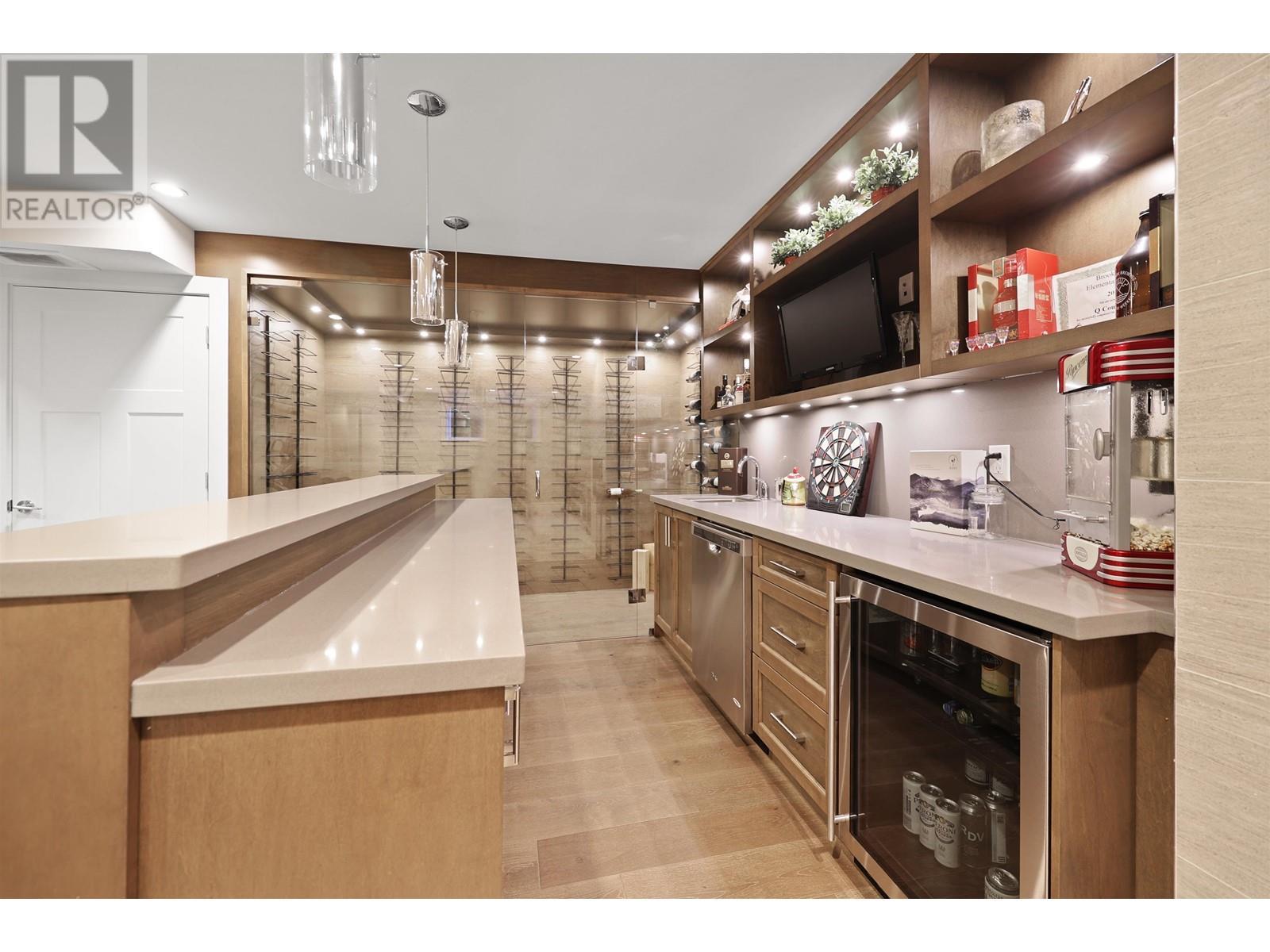 












457 E 12TH STREET

,
North Vancouver,




British Columbia
V7L2K3

