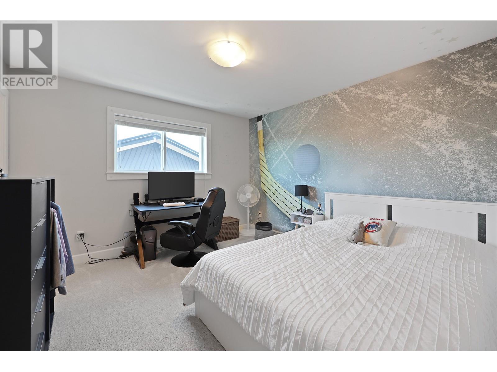 












457 E 12TH STREET

,
North Vancouver,




British Columbia
V7L2K3

