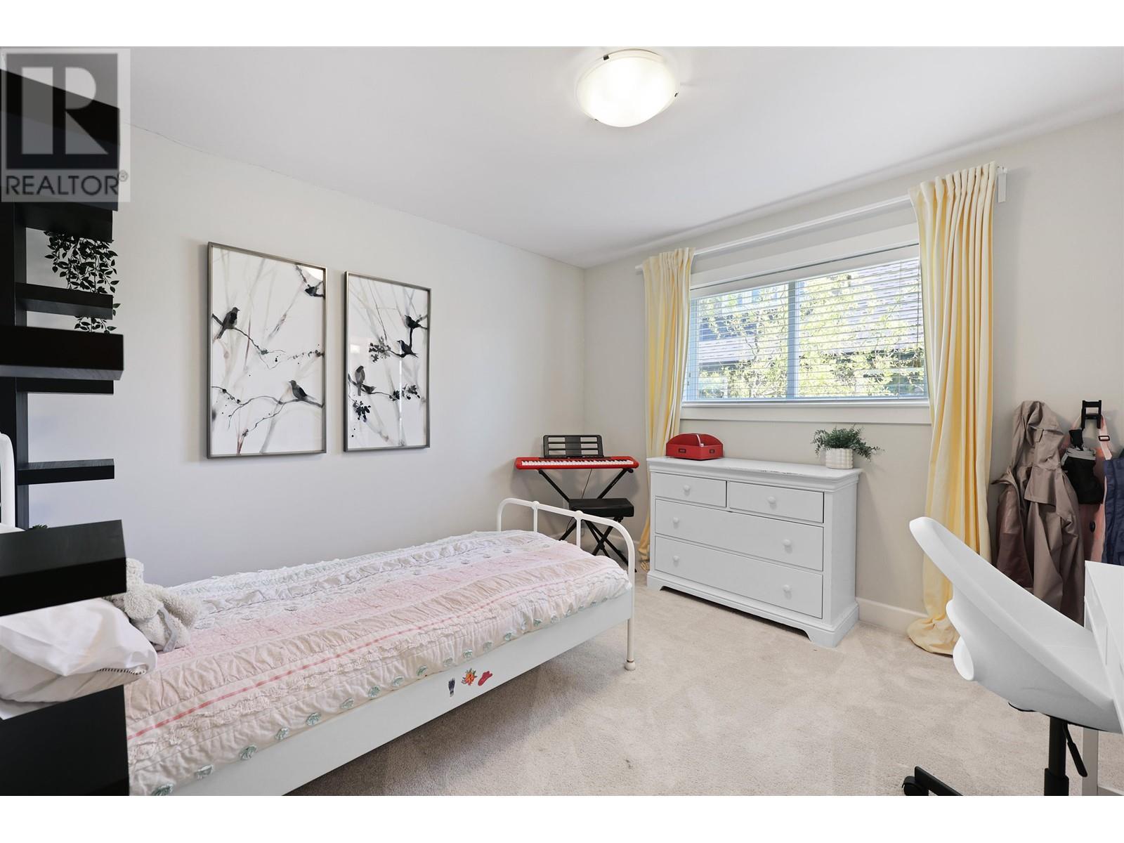 












457 E 12TH STREET

,
North Vancouver,




British Columbia
V7L2K3

