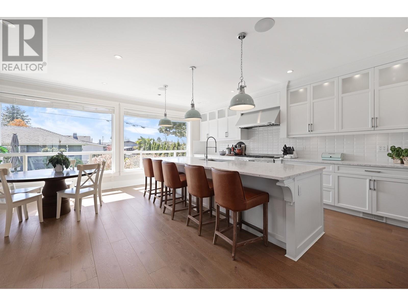 












457 E 12TH STREET

,
North Vancouver,




British Columbia
V7L2K3

