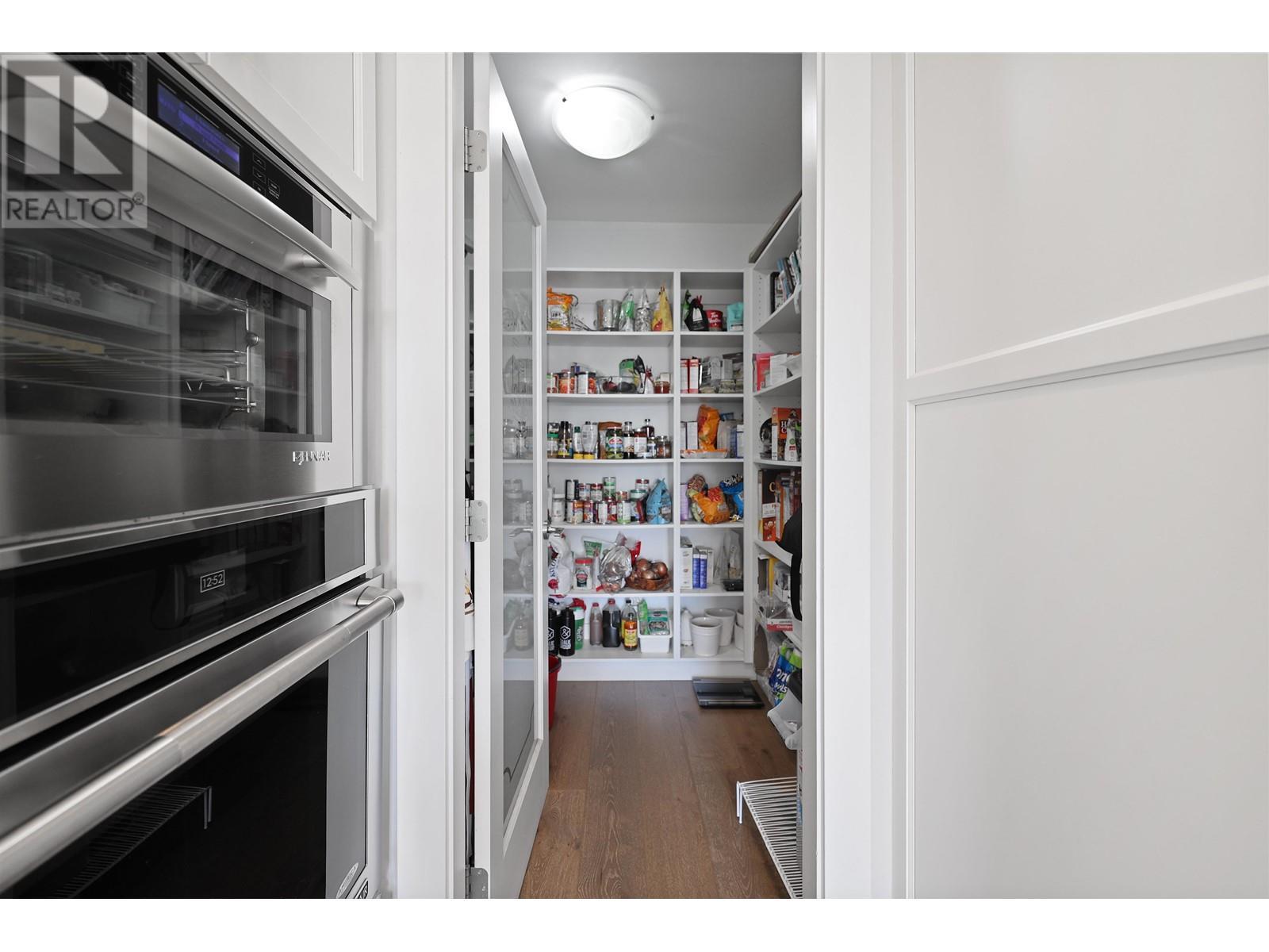 












457 E 12TH STREET

,
North Vancouver,




British Columbia
V7L2K3

