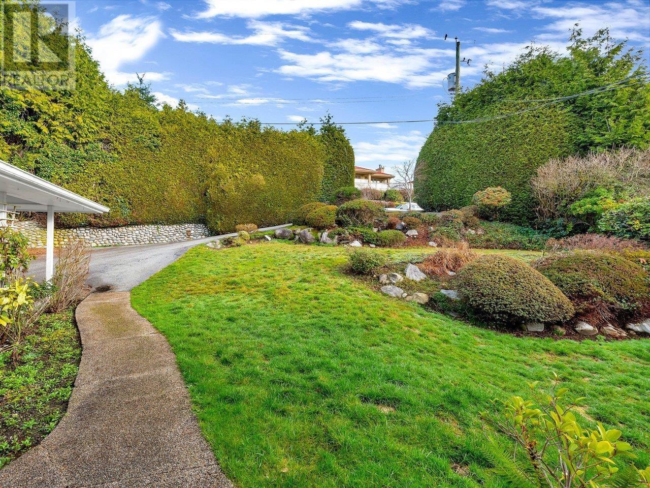 












1204 OTTABURN ROAD

,
West Vancouver,




British Columbia
V7S2J8

