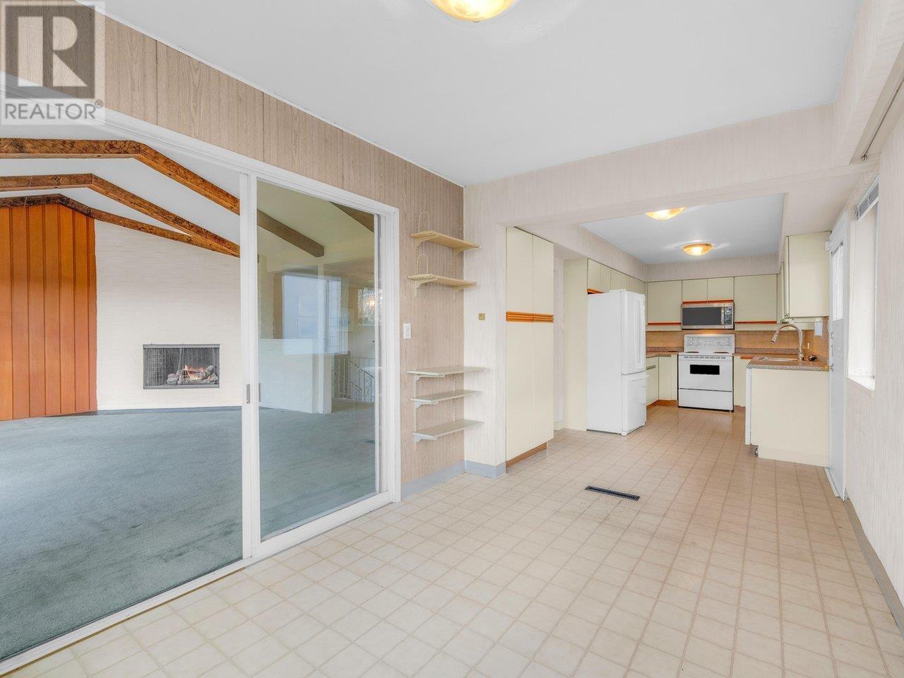 












1204 OTTABURN ROAD

,
West Vancouver,




British Columbia
V7S2J8

