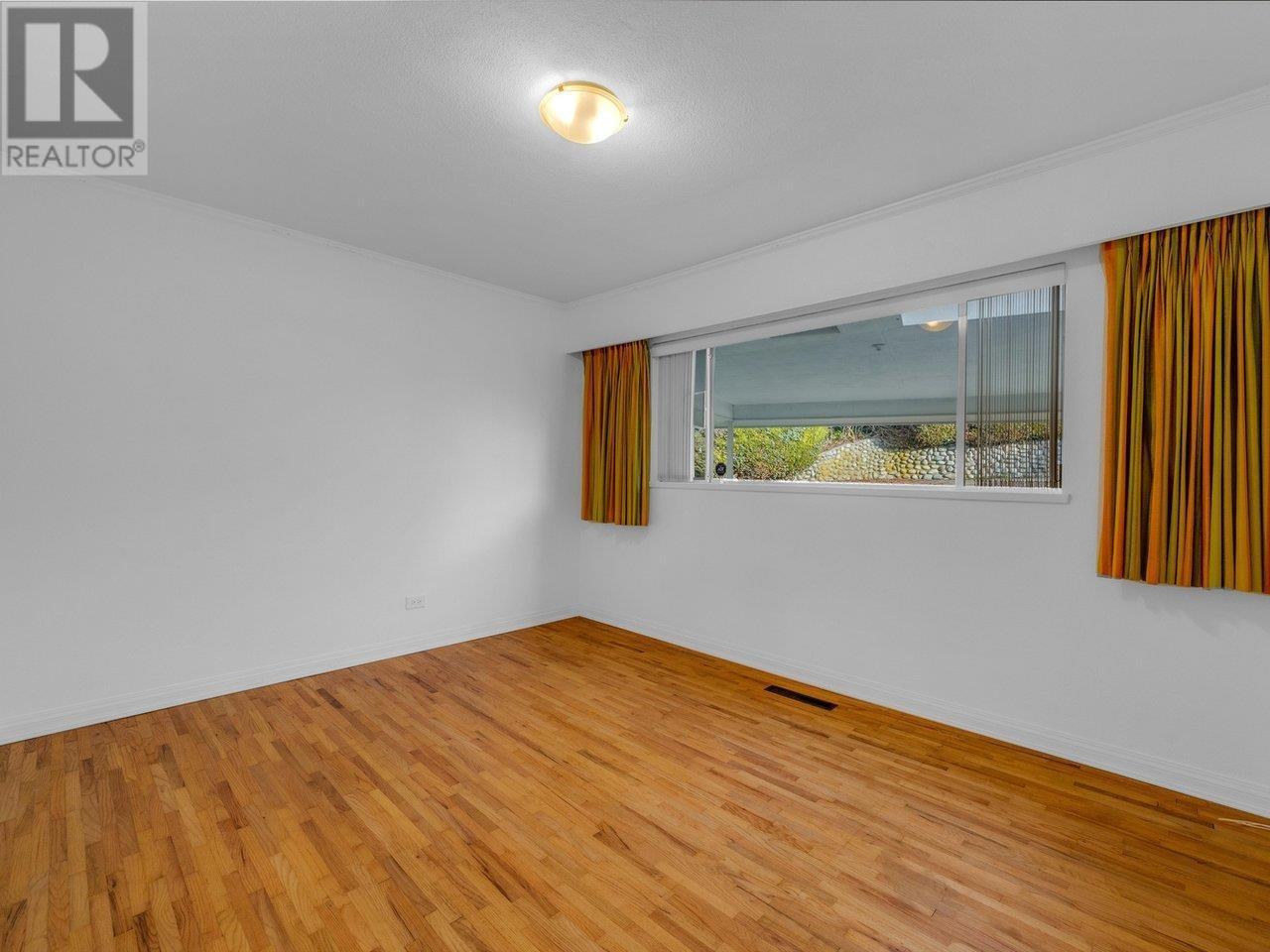 












1204 OTTABURN ROAD

,
West Vancouver,




British Columbia
V7S2J8


