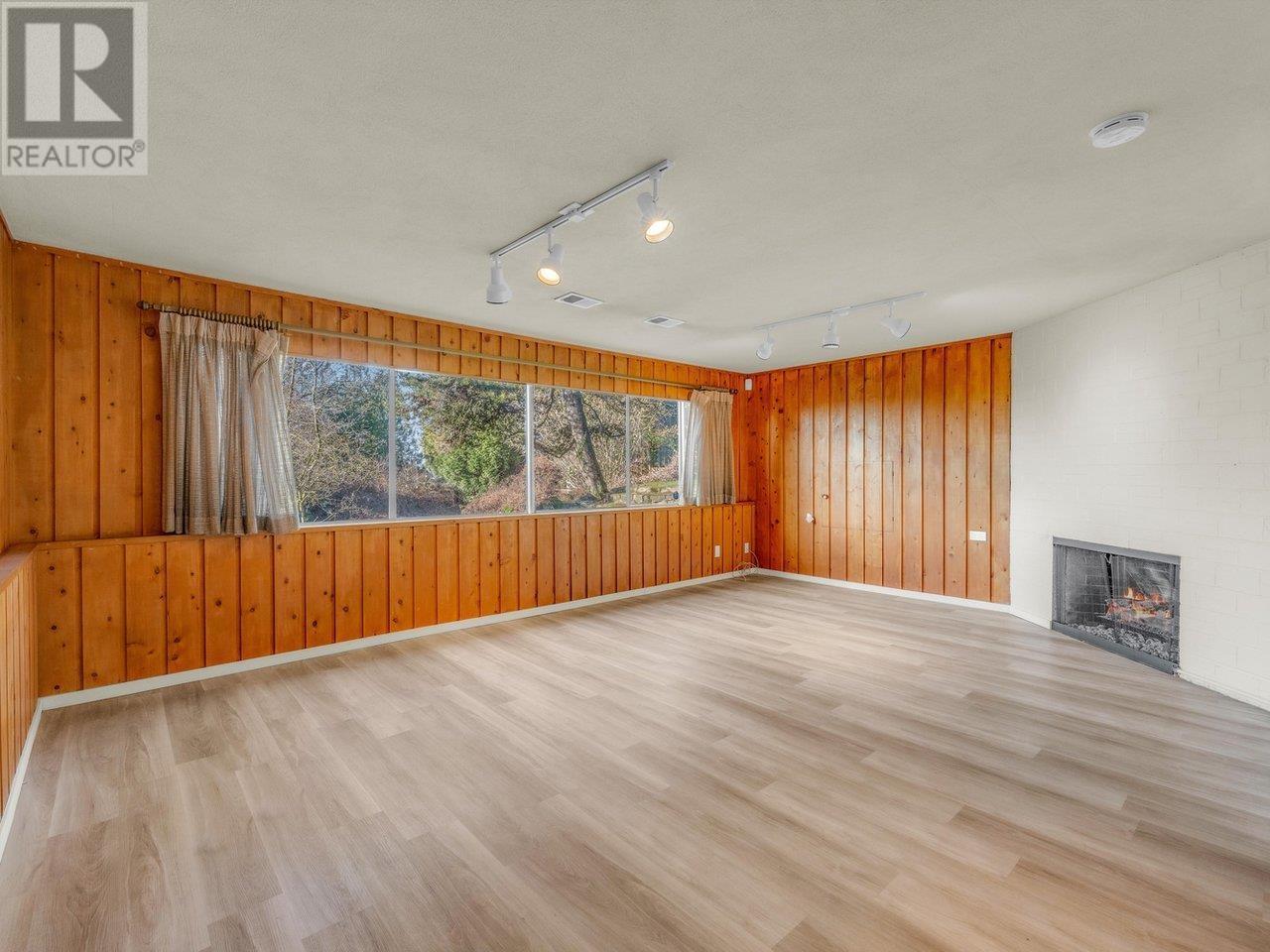












1204 OTTABURN ROAD

,
West Vancouver,




British Columbia
V7S2J8

