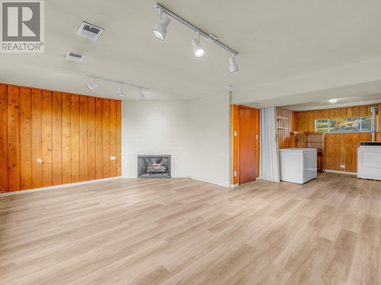 












1204 OTTABURN ROAD

,
West Vancouver,




British Columbia
V7S2J8

