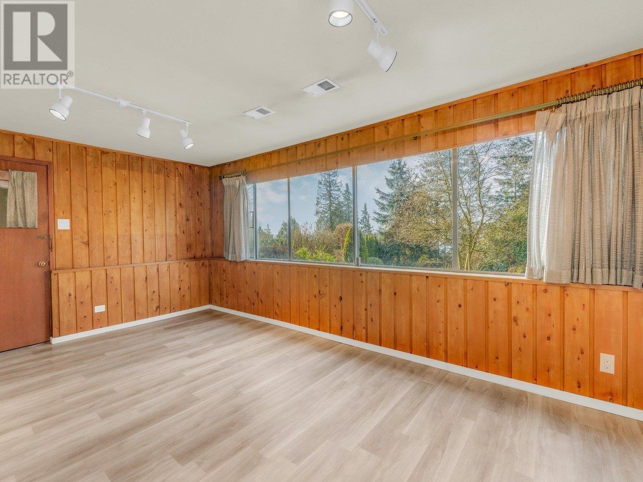 












1204 OTTABURN ROAD

,
West Vancouver,




British Columbia
V7S2J8

