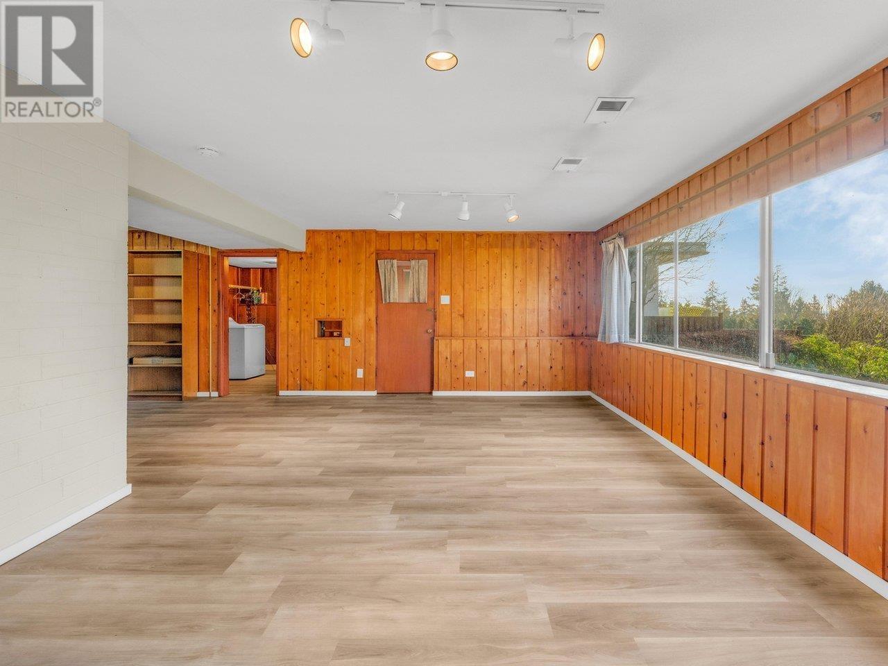 












1204 OTTABURN ROAD

,
West Vancouver,




British Columbia
V7S2J8

