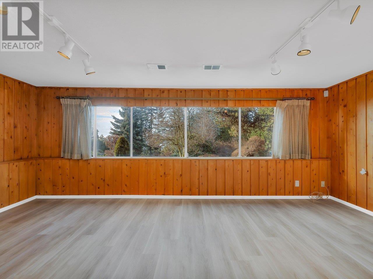 












1204 OTTABURN ROAD

,
West Vancouver,




British Columbia
V7S2J8

