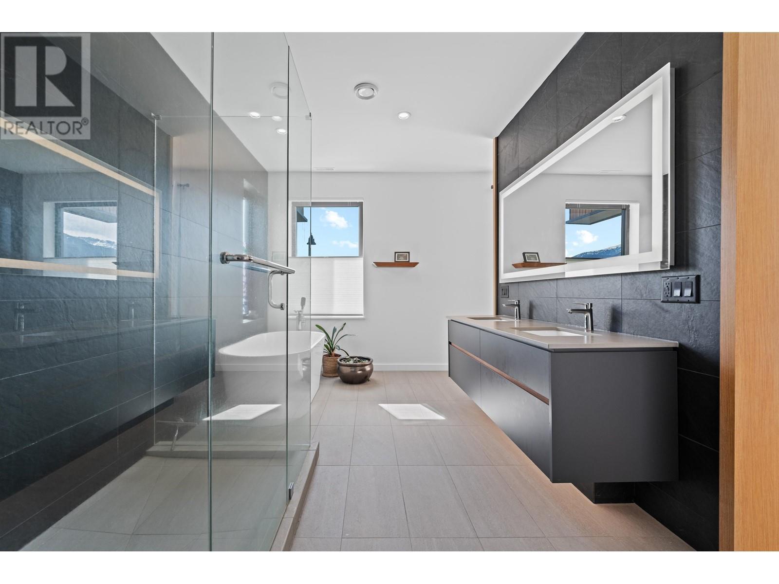 












40822 THE CRESCENT

,
Squamish,




British Columbia
V8B1B1

