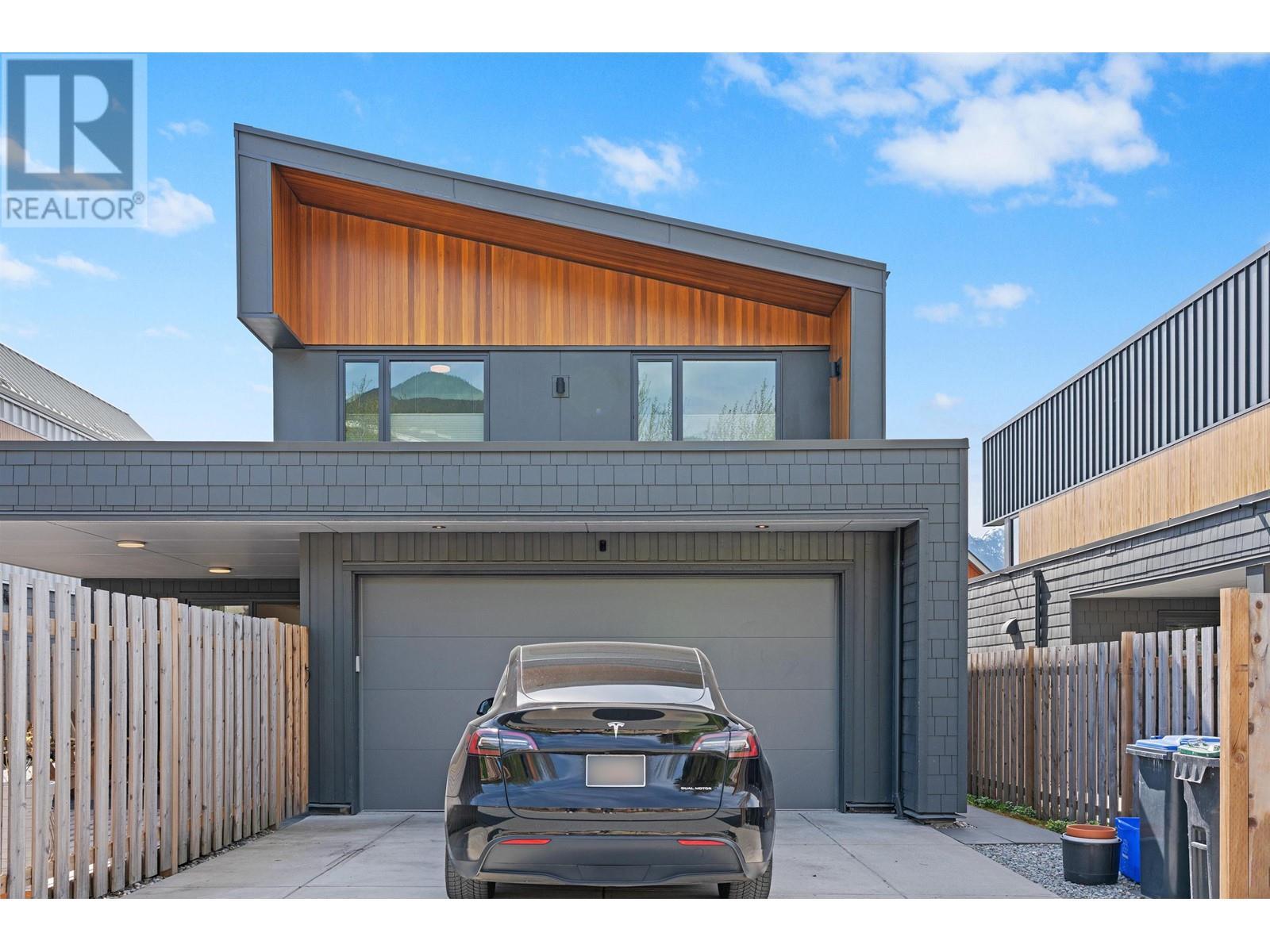 












40822 THE CRESCENT

,
Squamish,




British Columbia
V8B1B1

