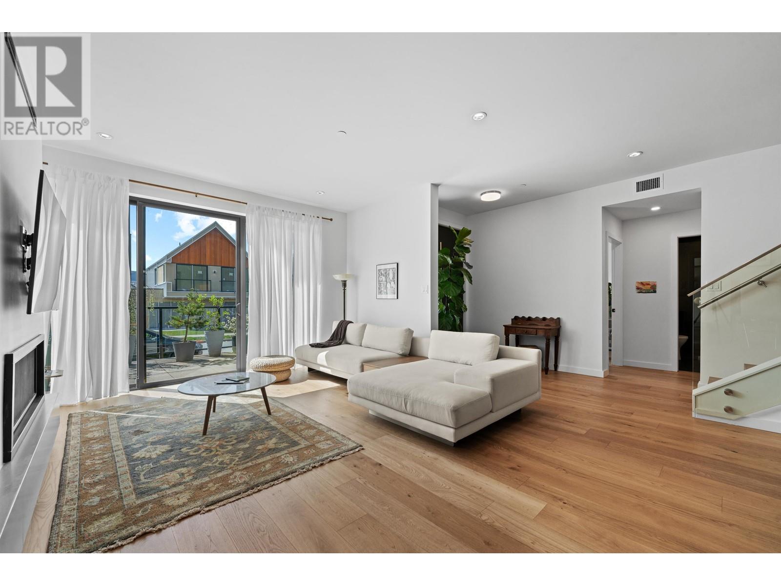 












40822 THE CRESCENT

,
Squamish,




British Columbia
V8B1B1

