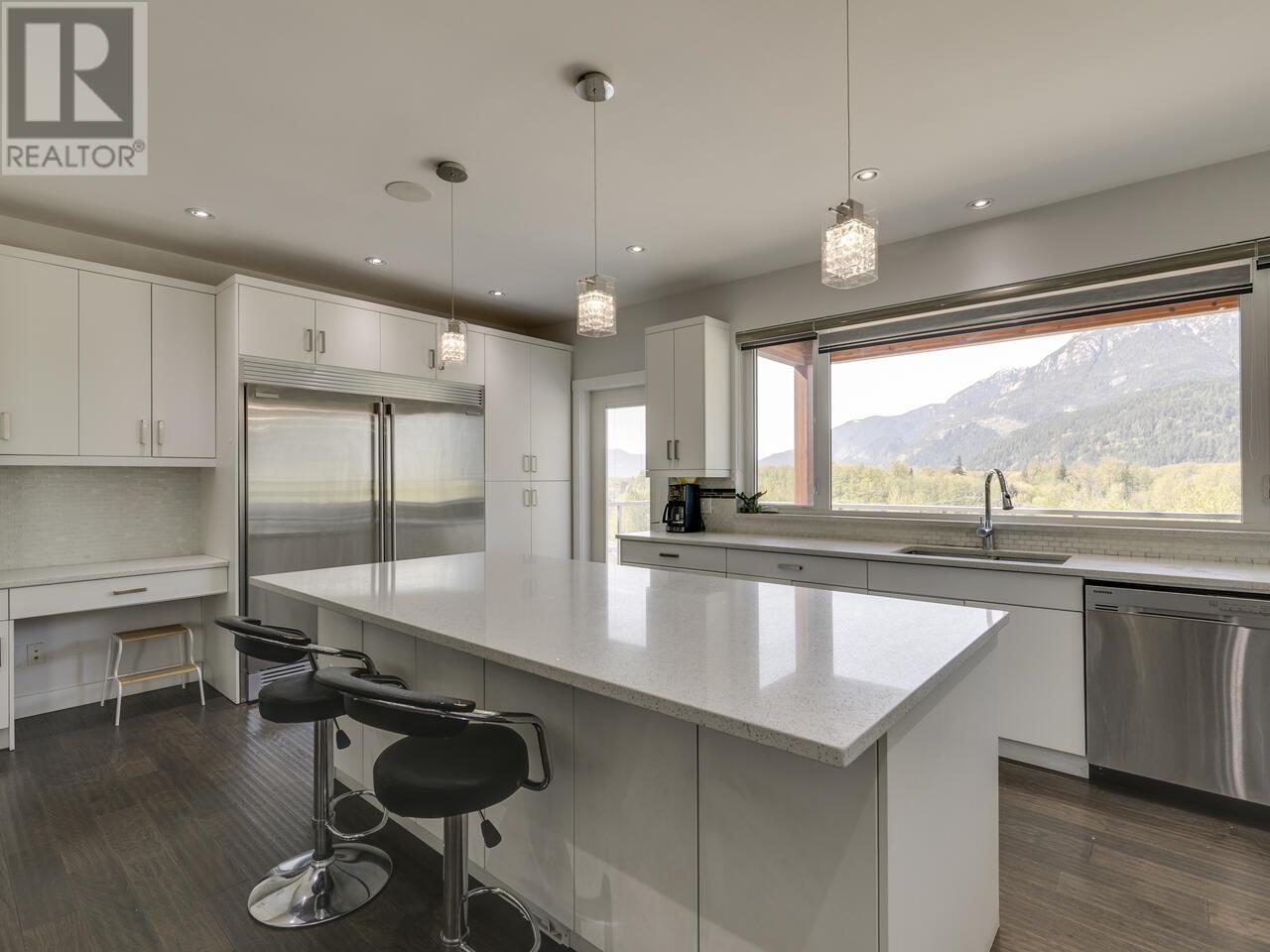 












41230 ROCKRIDGE PLACE

,
Squamish,




British Columbia
V8B0S4


