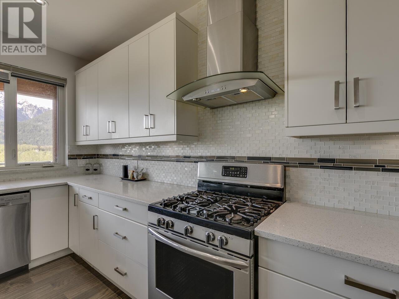 












41230 ROCKRIDGE PLACE

,
Squamish,




British Columbia
V8B0S4

