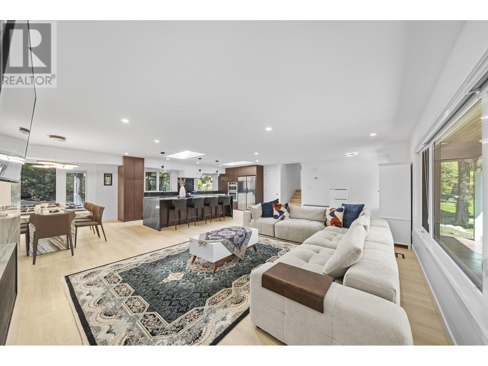 












3965 VIEWRIDGE PLACE

,
West Vancouver,




British Columbia
V7V3K7

