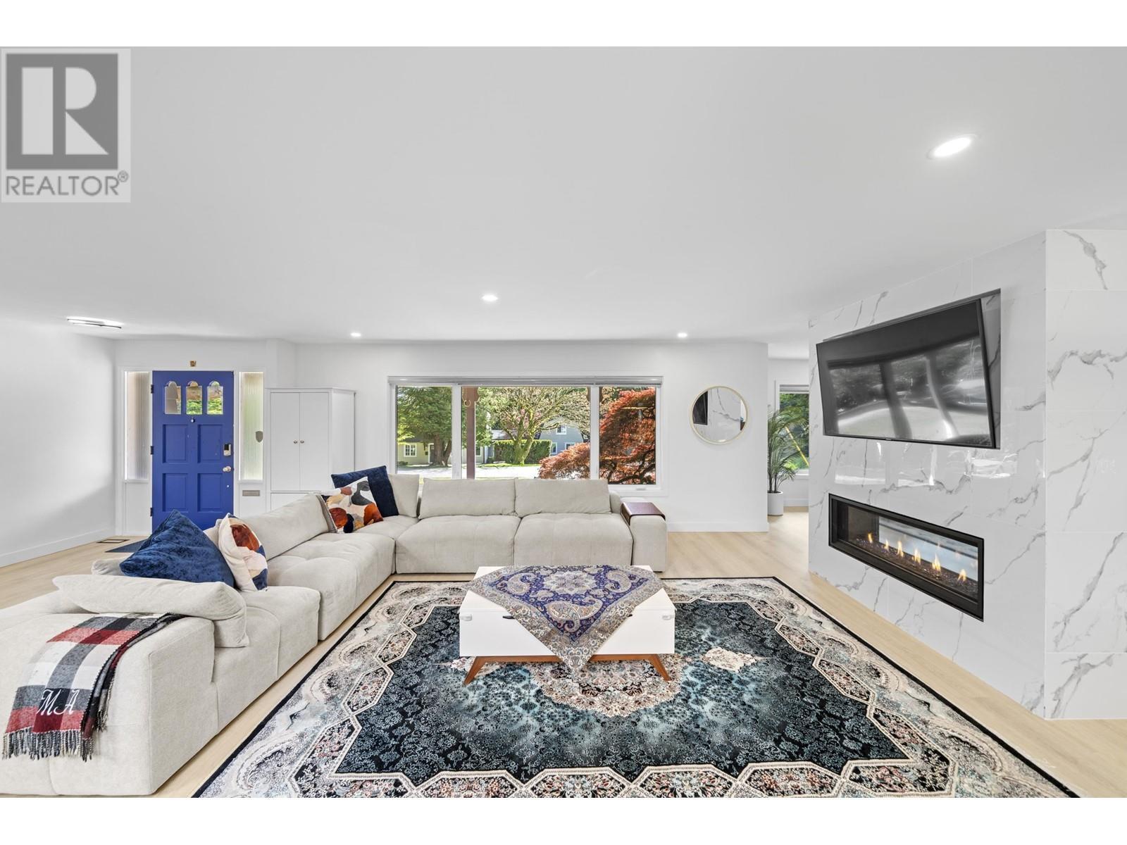 












3965 VIEWRIDGE PLACE

,
West Vancouver,




British Columbia
V7V3K7

