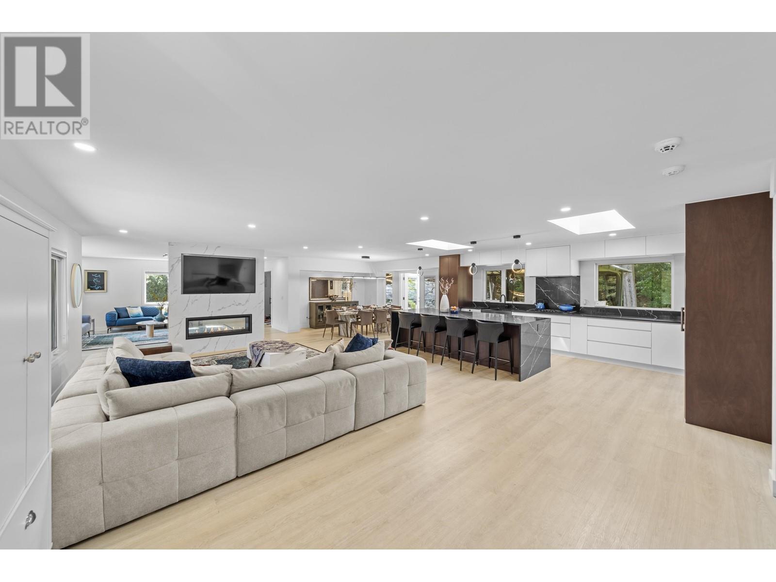 












3965 VIEWRIDGE PLACE

,
West Vancouver,




British Columbia
V7V3K7

