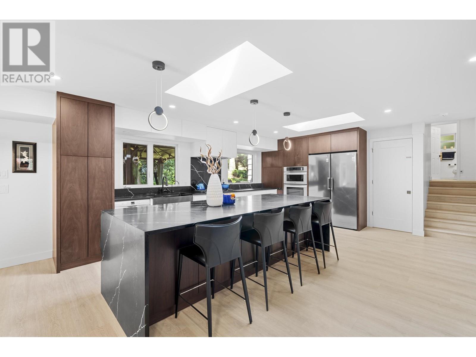 












3965 VIEWRIDGE PLACE

,
West Vancouver,




British Columbia
V7V3K7


