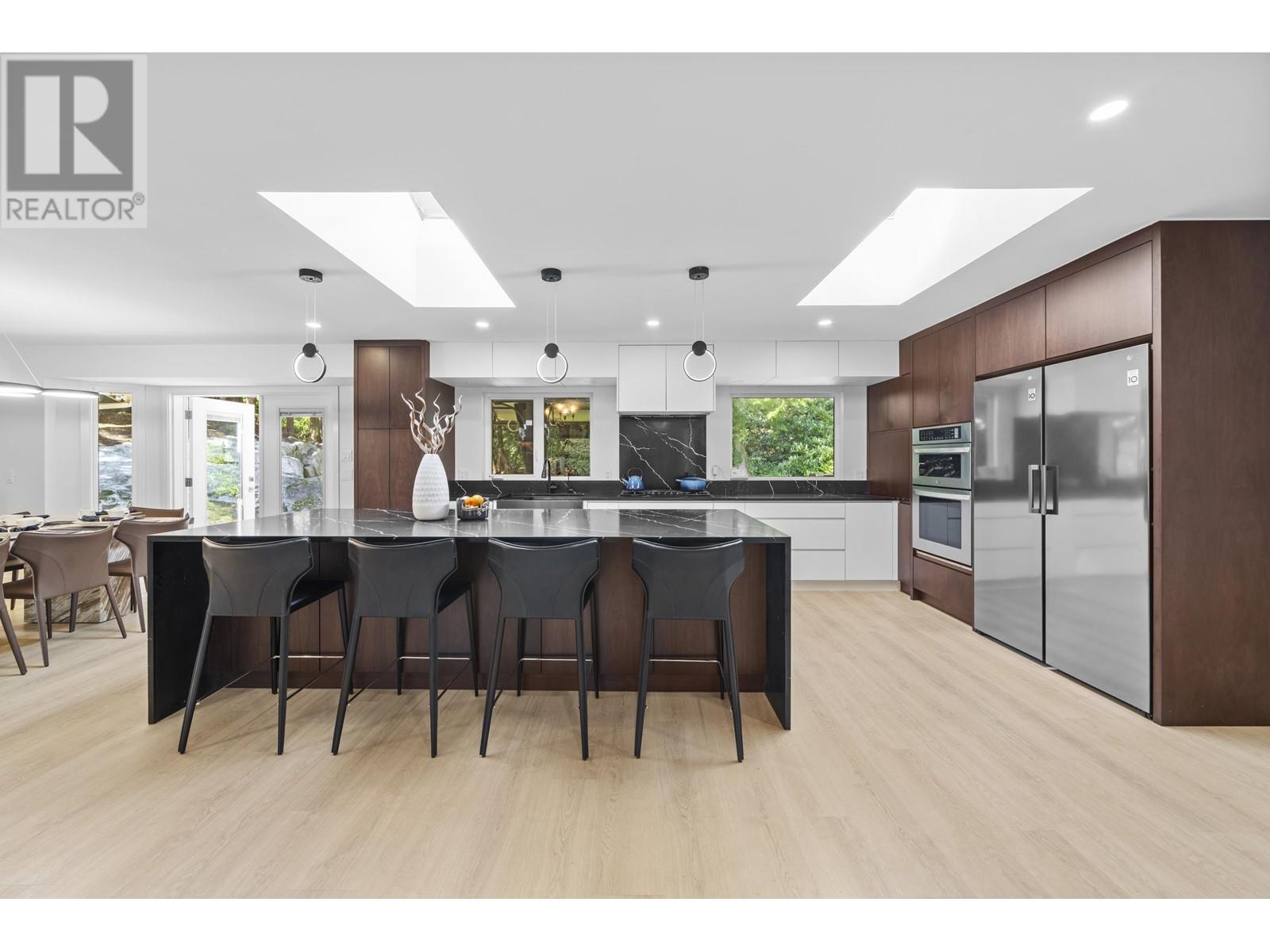 












3965 VIEWRIDGE PLACE

,
West Vancouver,




British Columbia
V7V3K7


